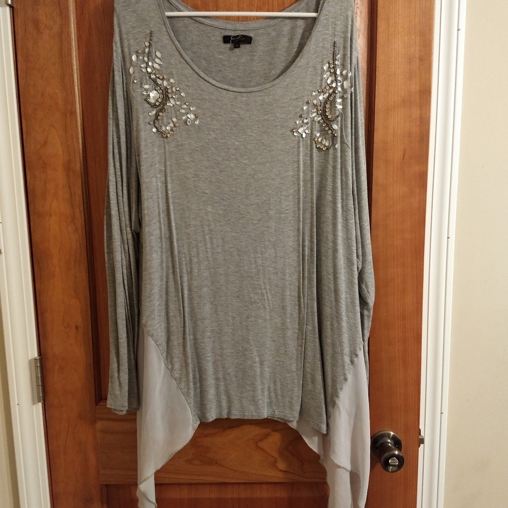 Fun gray shirt with jewels and lace on the sides